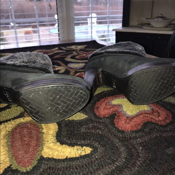 Ugg Suede Sherpa Cuff Ankle Boot Size/8 //SOLD// - Picture 5 of 7